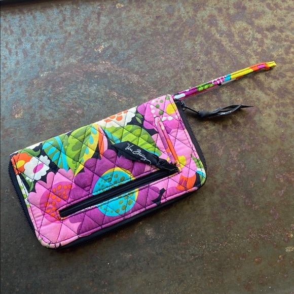 Vera Bradley Va Va Bloom Pattern (Retired) Zip-Around Quilted Wallet/Wristlet - Picture 3 of 16